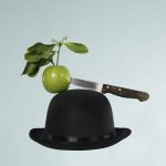 Recriação livre da pintura de René Magritte “O filho do homem”. Trabalho realizado por: Jorge Almeida, Pedro Lima e Sofia Ferreira. IPF, 2016 