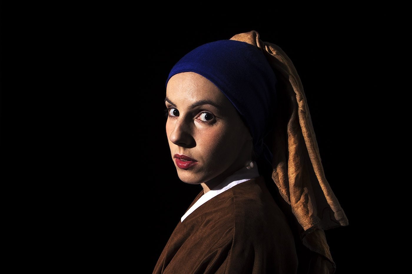 Recriação da pintura de Johannes Vermeer “A rapariga com brinco de pérola”. Trabalho realizado por: Jorge Almeida, Pedro Lima e Sofia Ferreira. IPF, 2016